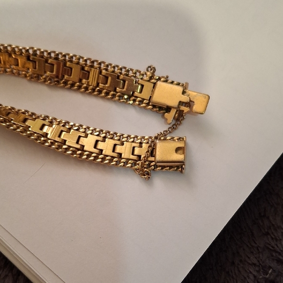 70s Vintage Heavy Gold Plated Chevron Style Bracelet W/ Safety Chain 8" - Picture 3 of 9